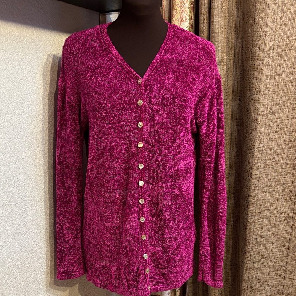 Vintage 1990’s Saks Fifth Avenue Real Clothes dark pink knit sweater. Size S.